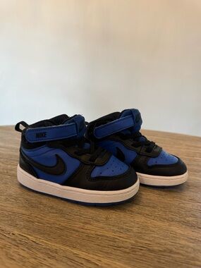 Nike Court Borough Toddler Size 8 - EUC